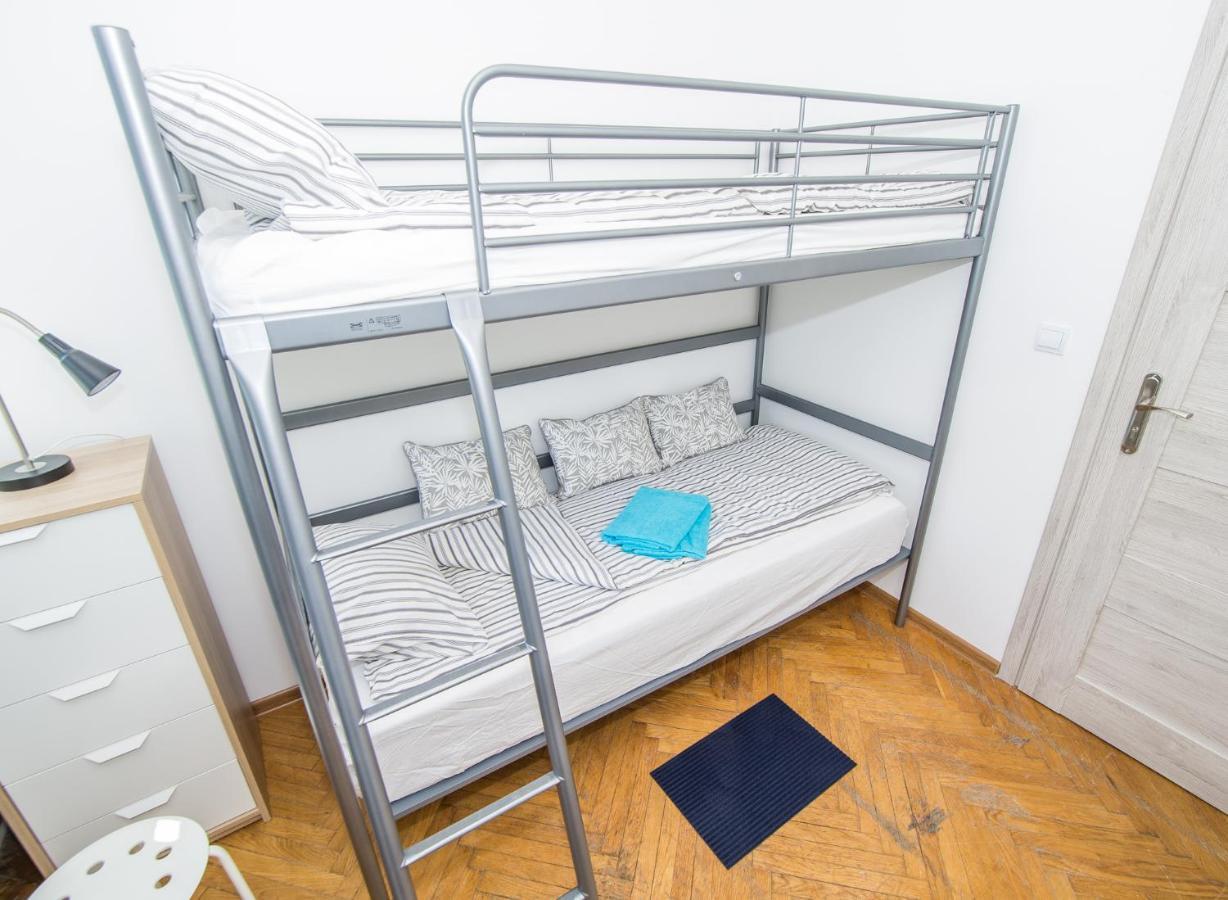 Uwh Hostel Gdansk Bagian luar foto